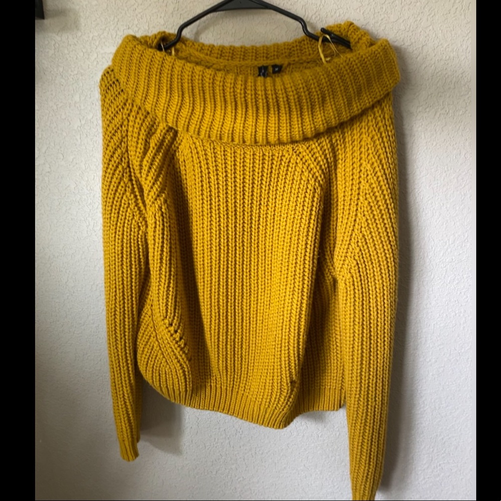 Moon & Madison - Cable Knit Sweater